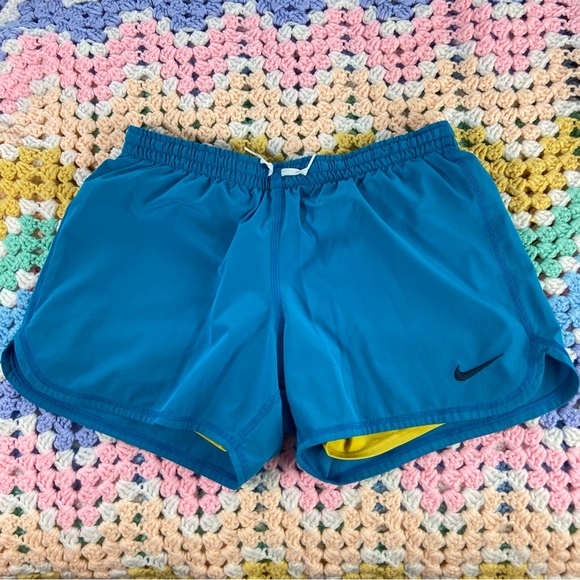 Nike Running Bundle Lot Tank Bra Top & 2 Shorts Small S Blue Salmon Pink - Picture 15 of 16